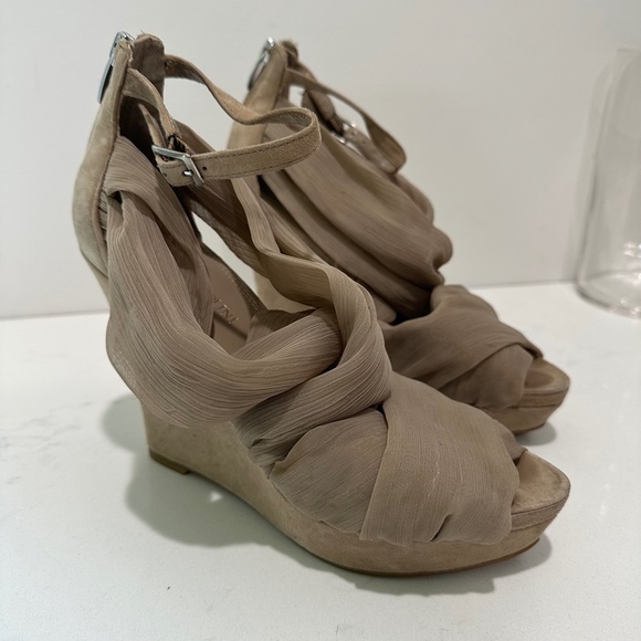Enzo Angiolini Beige Draped Wedge Heels - Picture 2 of 6